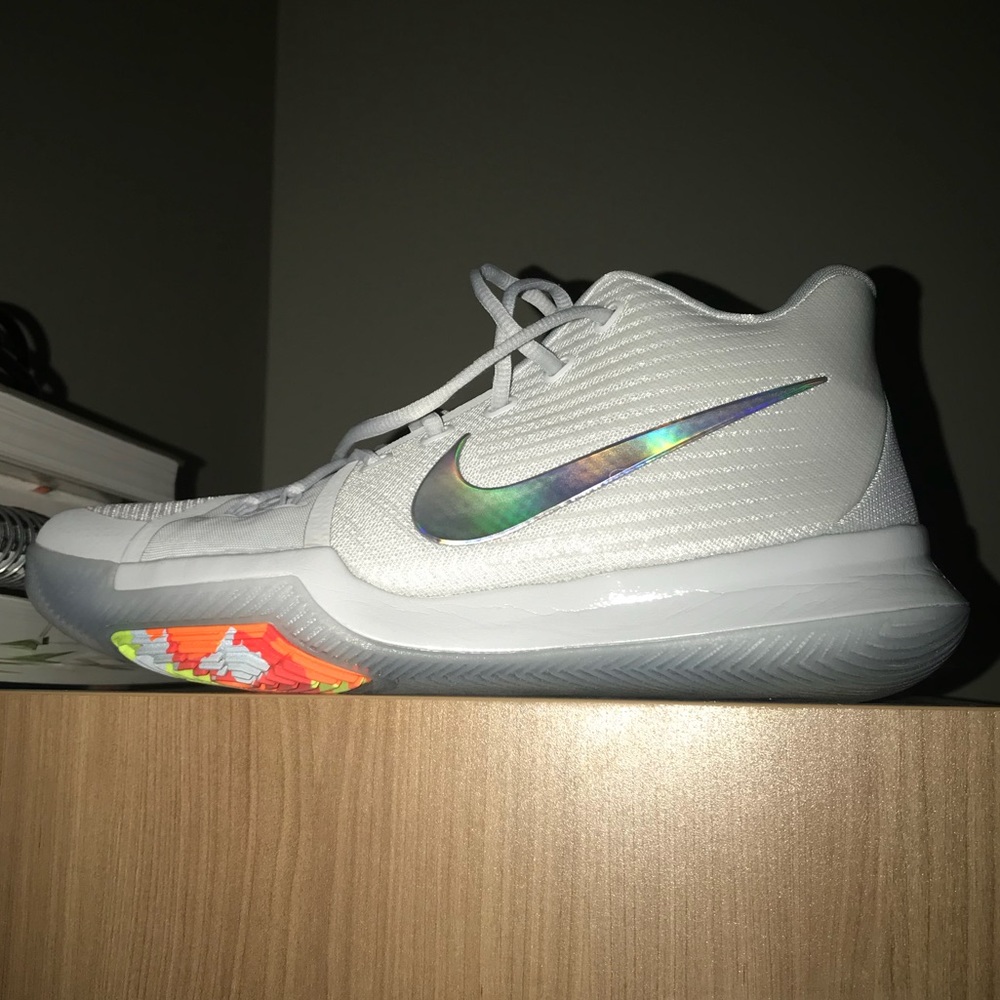 Nike Kyrie III iridescent time to shine sz 12
